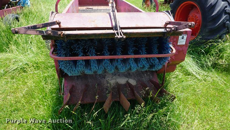 image for item EJ9469 Mill-creek manure spreader