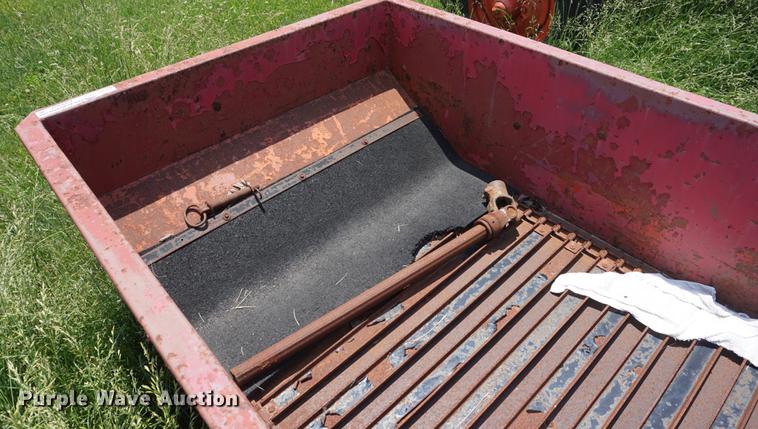image for item EJ9469 Mill-creek manure spreader