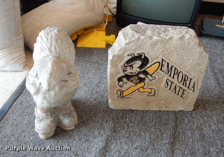 image for item EK9289 Collegiate concrete statues