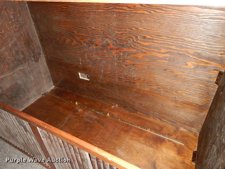 image for item EK9291 (3) wood cabinets