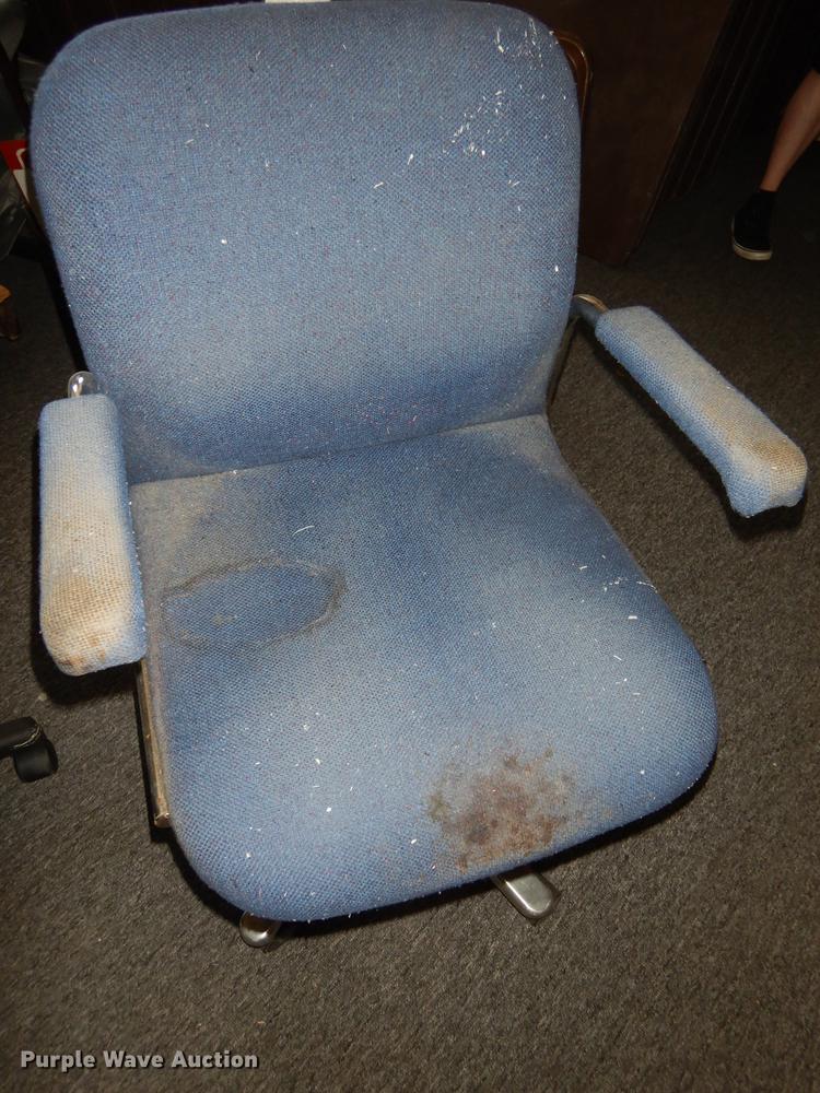 image for item EK9293 Approximately 30 chairs