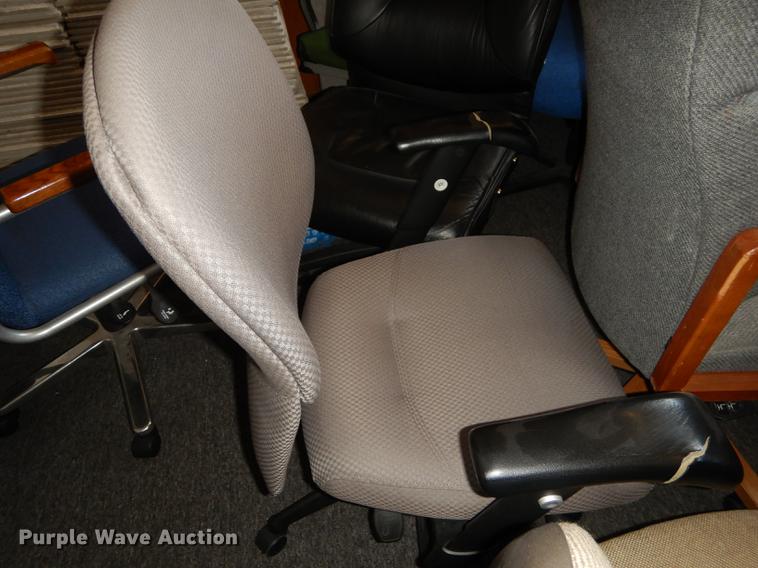 image for item EK9293 Approximately 30 chairs