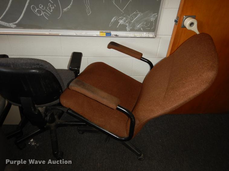 image for item EK9293 Approximately 30 chairs