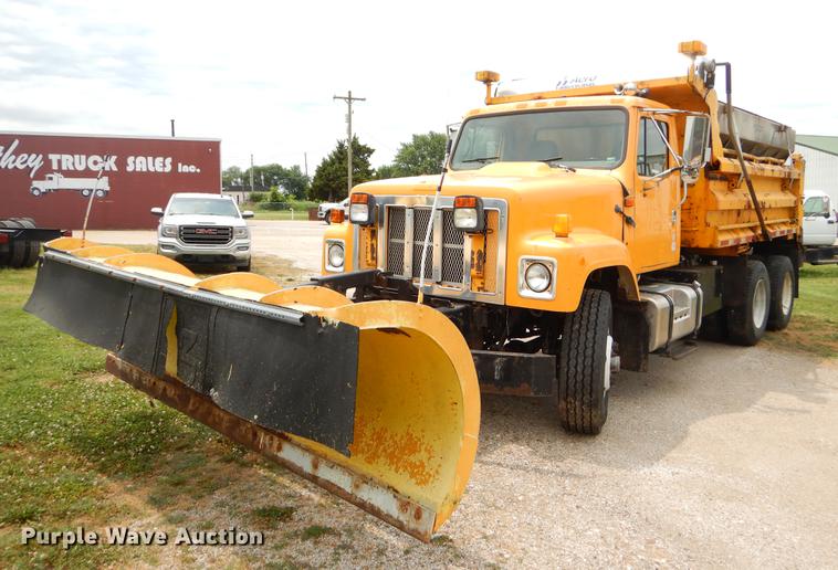 image for item EK9514 2002 International 2554 dump truck