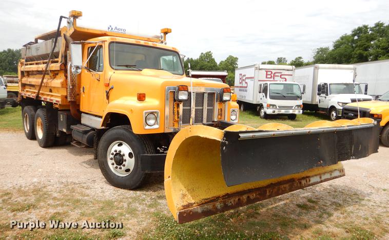 image for item EK9514 2002 International 2554 dump truck
