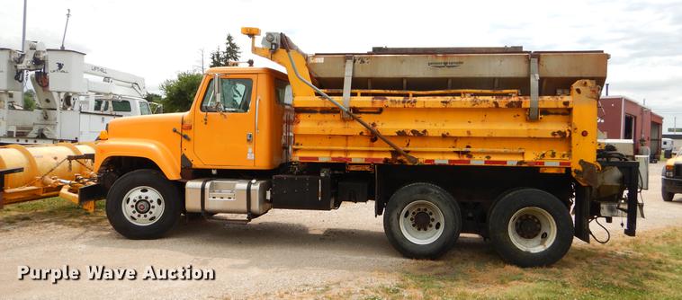 image for item EK9514 2002 International 2554 dump truck