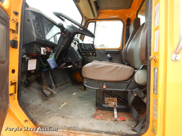 image for item EK9514 2002 International 2554 dump truck