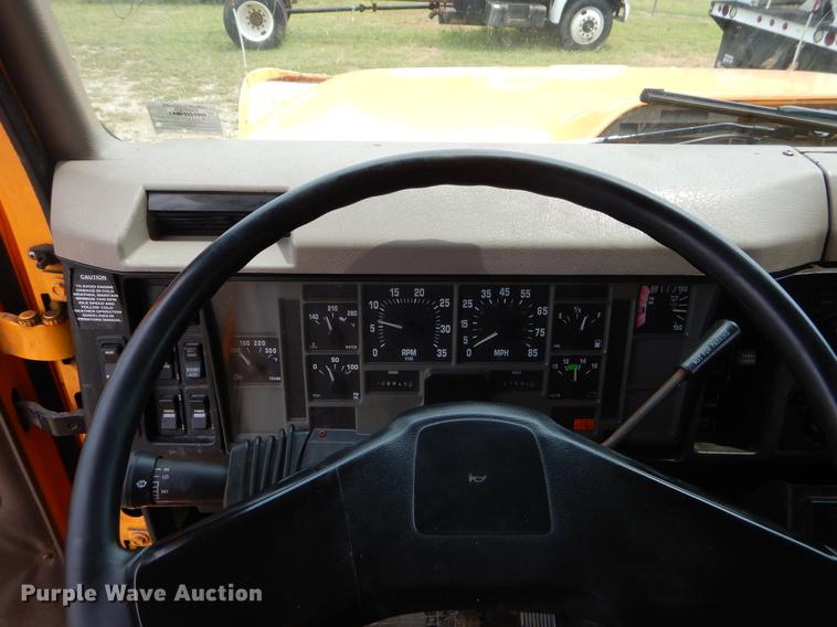 image for item EK9514 2002 International 2554 dump truck