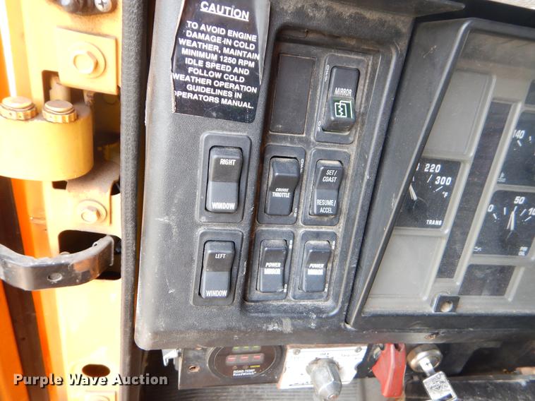 image for item EK9514 2002 International 2554 dump truck