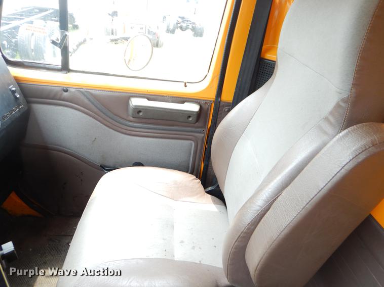 image for item EK9514 2002 International 2554 dump truck