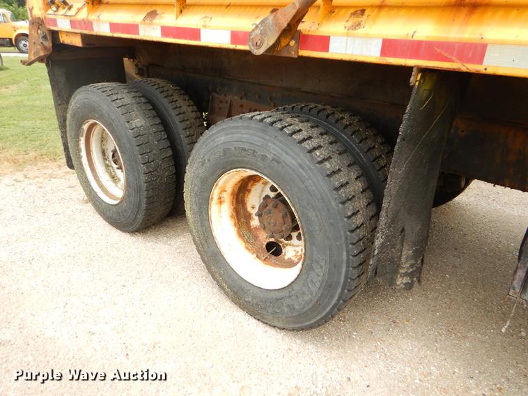 image for item EK9514 2002 International 2554 dump truck