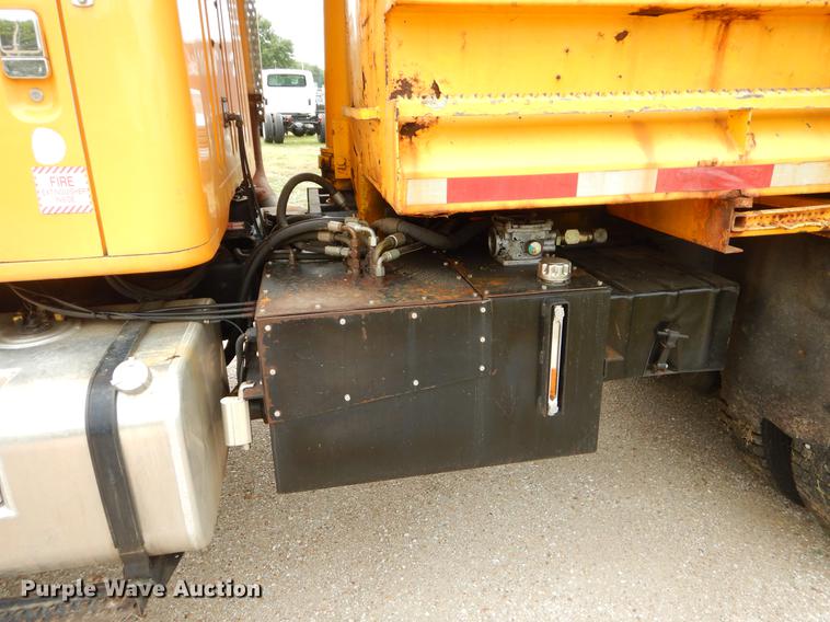 image for item EK9514 2002 International 2554 dump truck