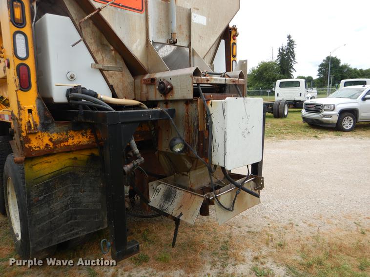 image for item EK9514 2002 International 2554 dump truck