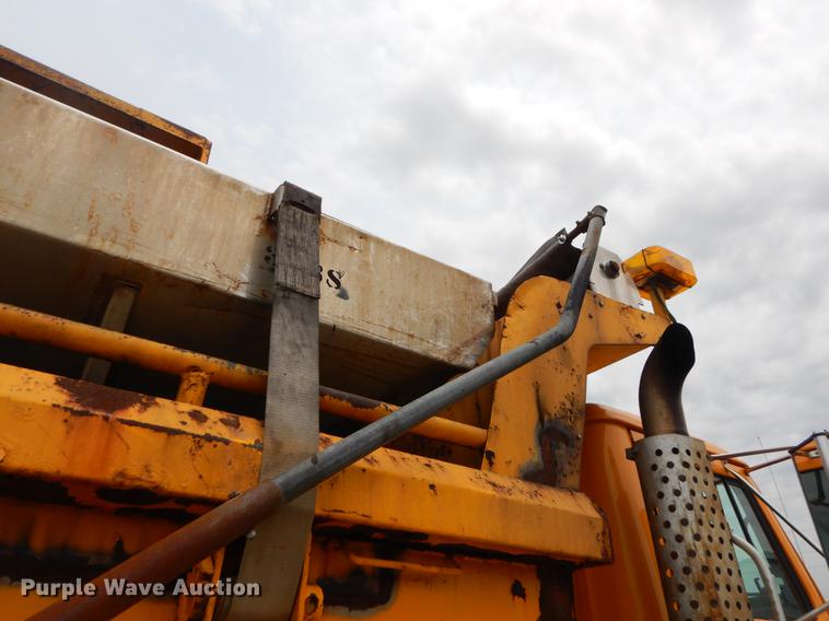 image for item EK9514 2002 International 2554 dump truck