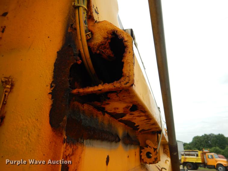 image for item EK9514 2002 International 2554 dump truck