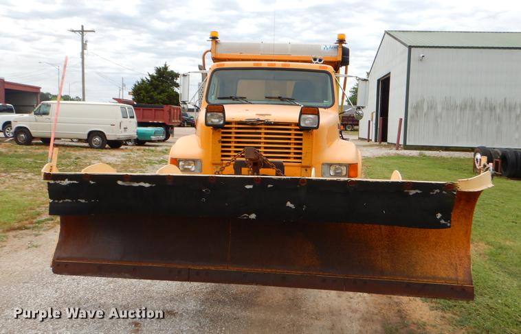 image for item EK9516 2001 International 4900 dump truck