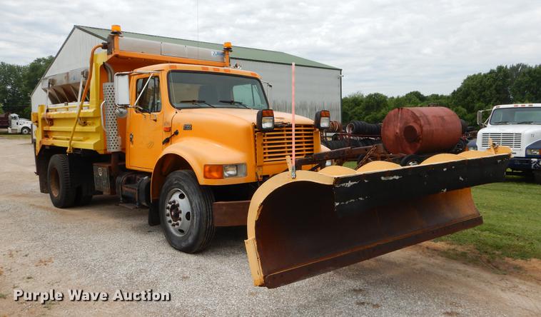 image for item EK9516 2001 International 4900 dump truck