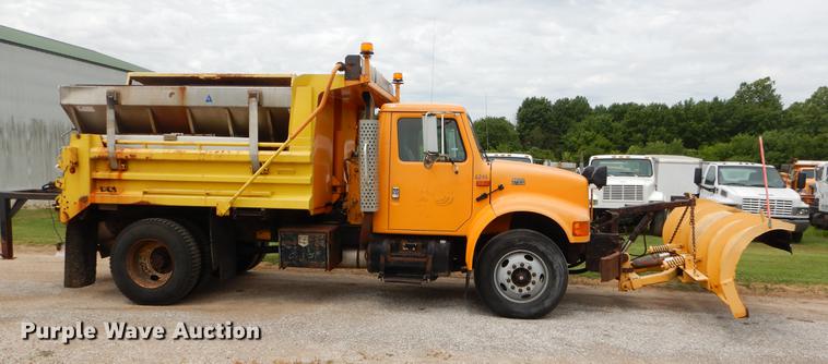 image for item EK9516 2001 International 4900 dump truck