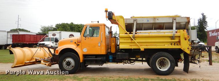 image for item EK9516 2001 International 4900 dump truck