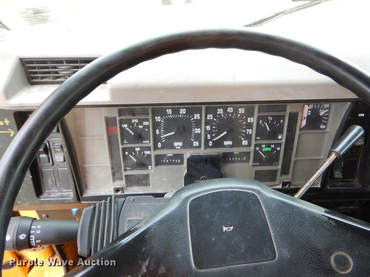 image for item EK9516 2001 International 4900 dump truck