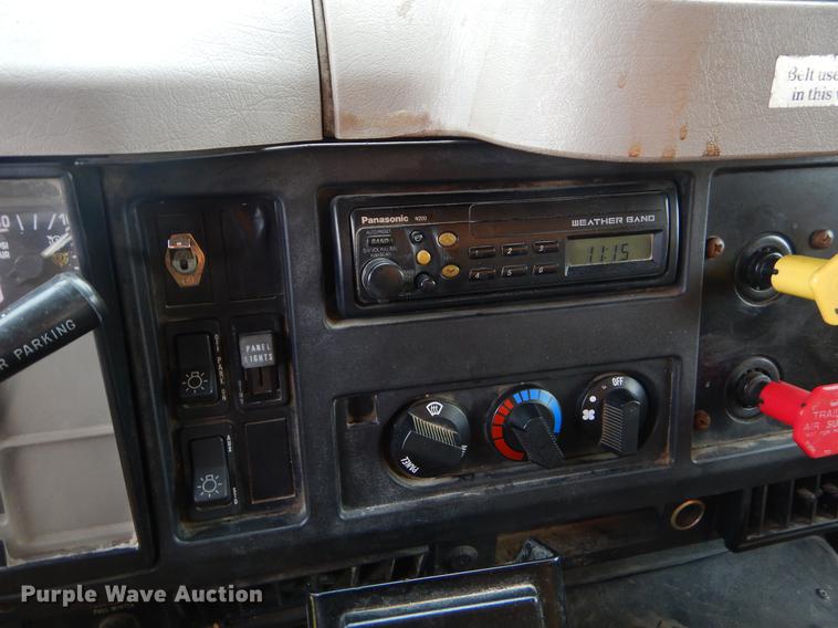 image for item EK9516 2001 International 4900 dump truck