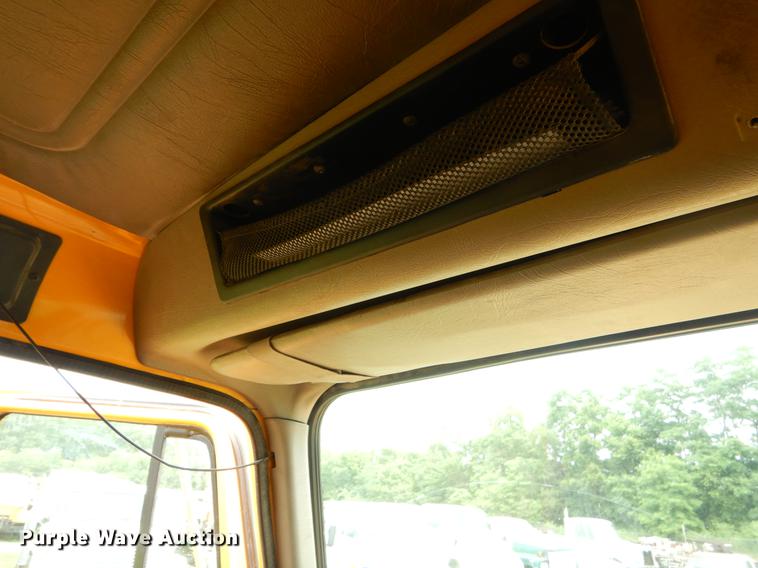 image for item EK9516 2001 International 4900 dump truck