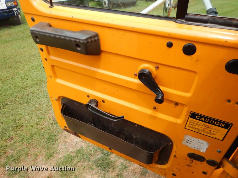 image for item EK9516 2001 International 4900 dump truck