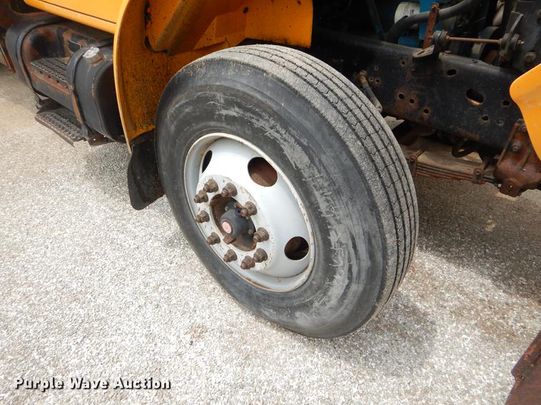 image for item EK9516 2001 International 4900 dump truck