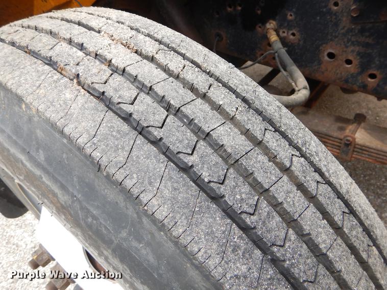 image for item EK9516 2001 International 4900 dump truck