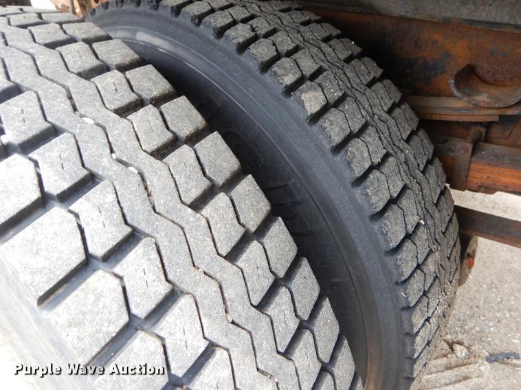 image for item EK9516 2001 International 4900 dump truck