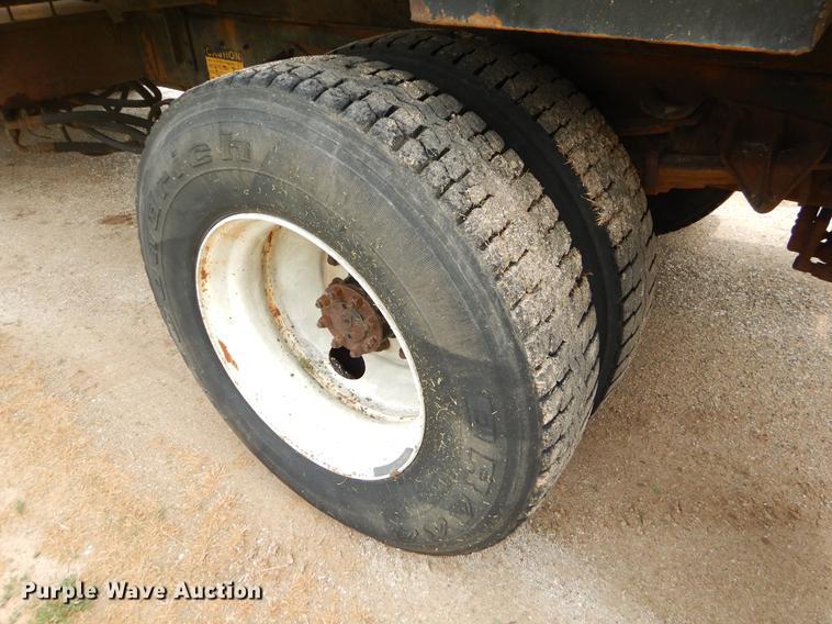 image for item EK9516 2001 International 4900 dump truck