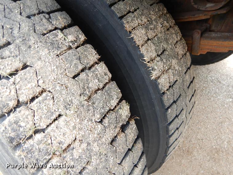 image for item EK9516 2001 International 4900 dump truck