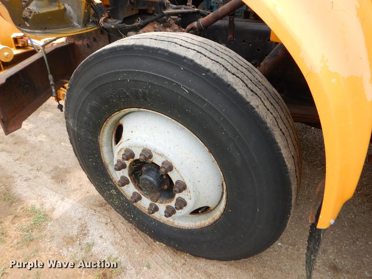 image for item EK9516 2001 International 4900 dump truck