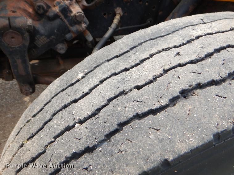 image for item EK9516 2001 International 4900 dump truck