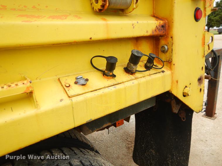 image for item EK9516 2001 International 4900 dump truck