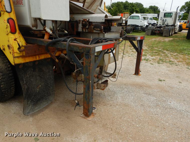 image for item EK9516 2001 International 4900 dump truck