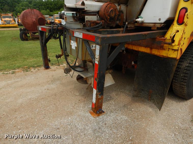 image for item EK9516 2001 International 4900 dump truck