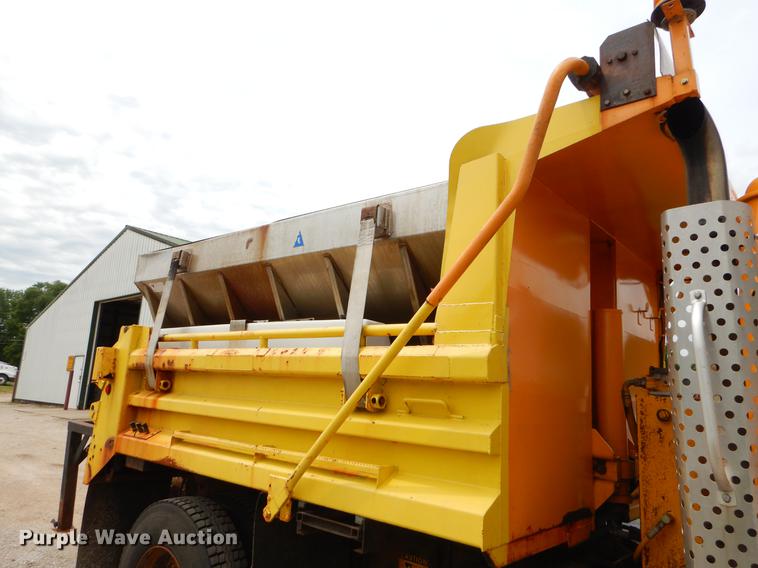 image for item EK9516 2001 International 4900 dump truck