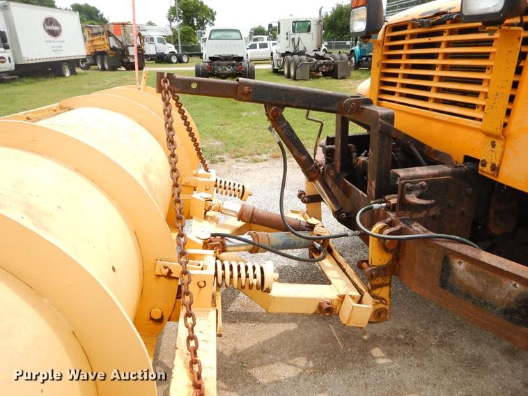 image for item EK9516 2001 International 4900 dump truck