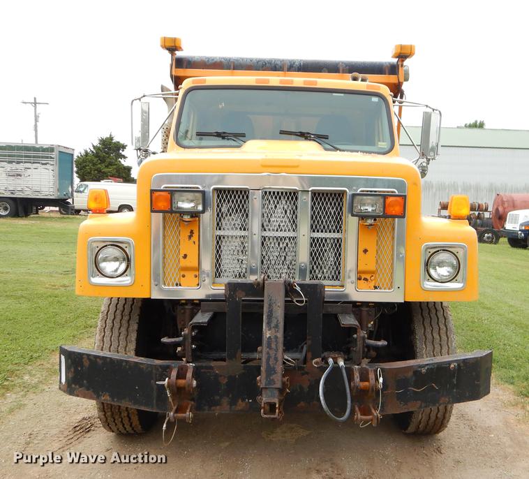 image for item EK9517 2002 International 2554 dump truck