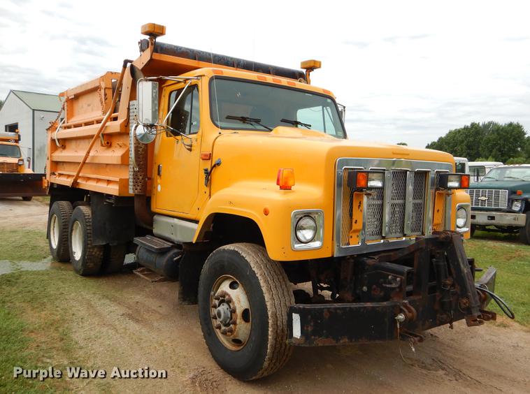 image for item EK9517 2002 International 2554 dump truck