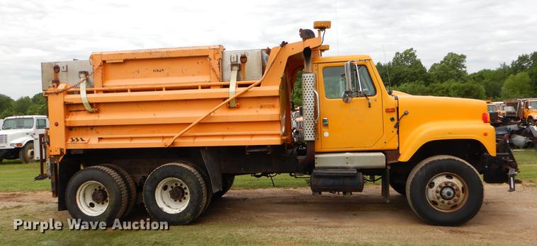 image for item EK9517 2002 International 2554 dump truck
