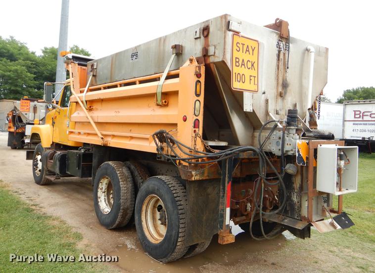 image for item EK9517 2002 International 2554 dump truck