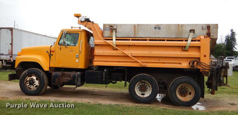 image for item EK9517 2002 International 2554 dump truck