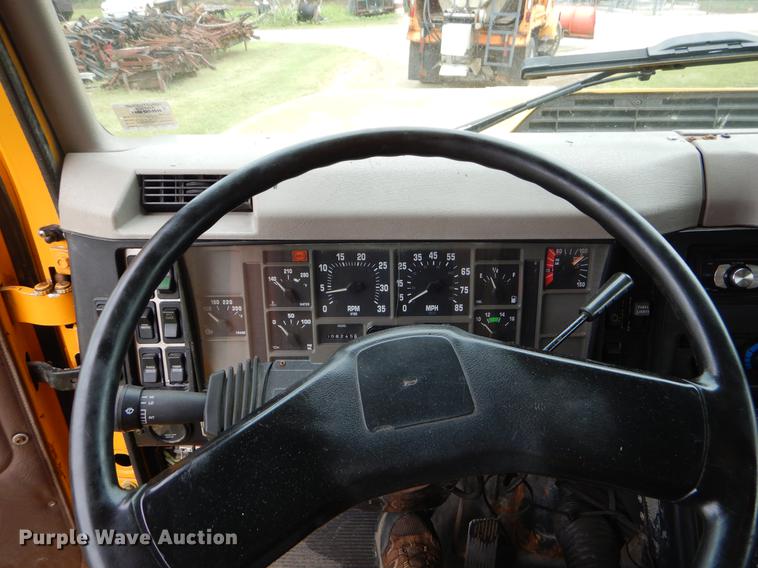 image for item EK9517 2002 International 2554 dump truck