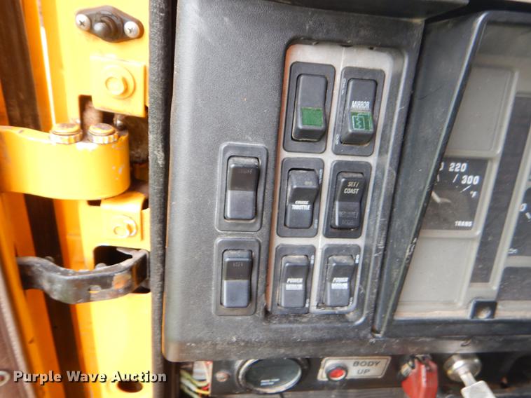 image for item EK9517 2002 International 2554 dump truck