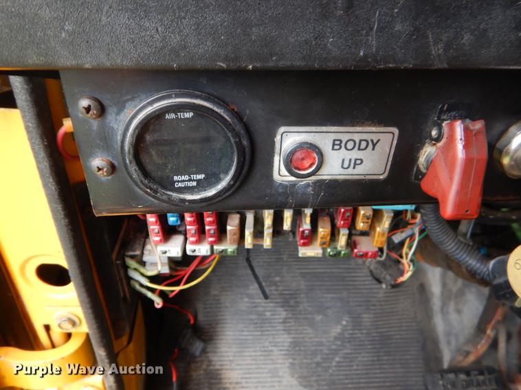 image for item EK9517 2002 International 2554 dump truck