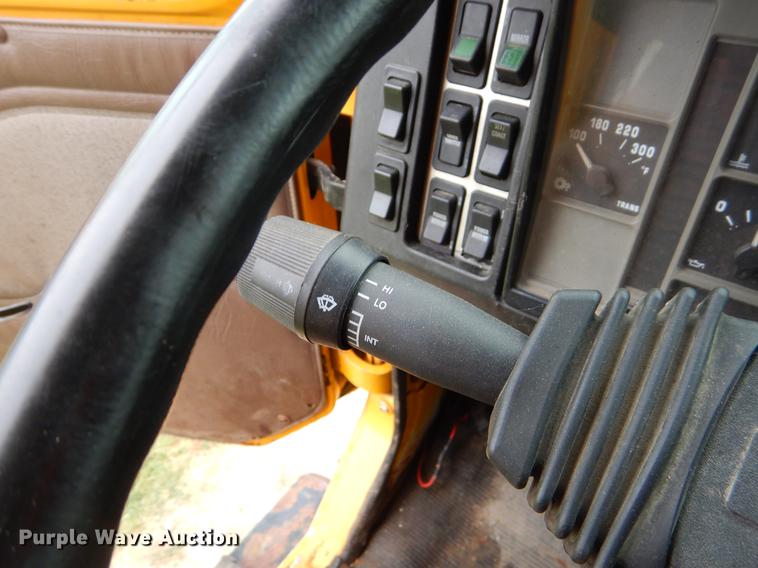 image for item EK9517 2002 International 2554 dump truck