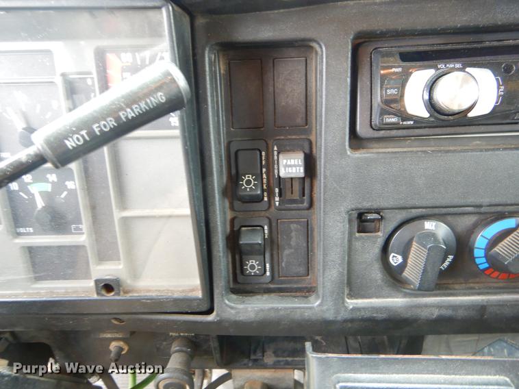 image for item EK9517 2002 International 2554 dump truck