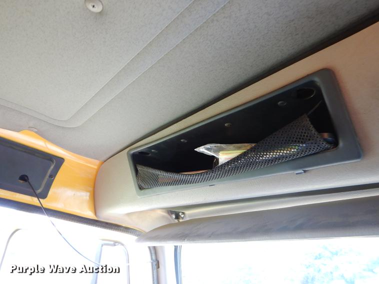 image for item EK9517 2002 International 2554 dump truck